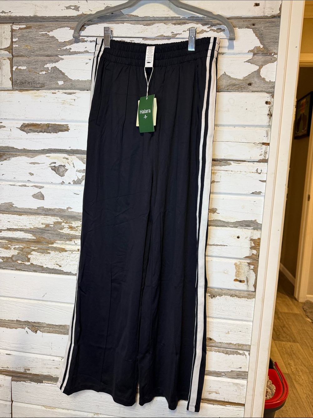 HALARA Black Wide-Leg Track Pants with White Side Stripes(41